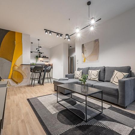 Condo With Balcony @ Downtown Будапеща Екстериор снимка