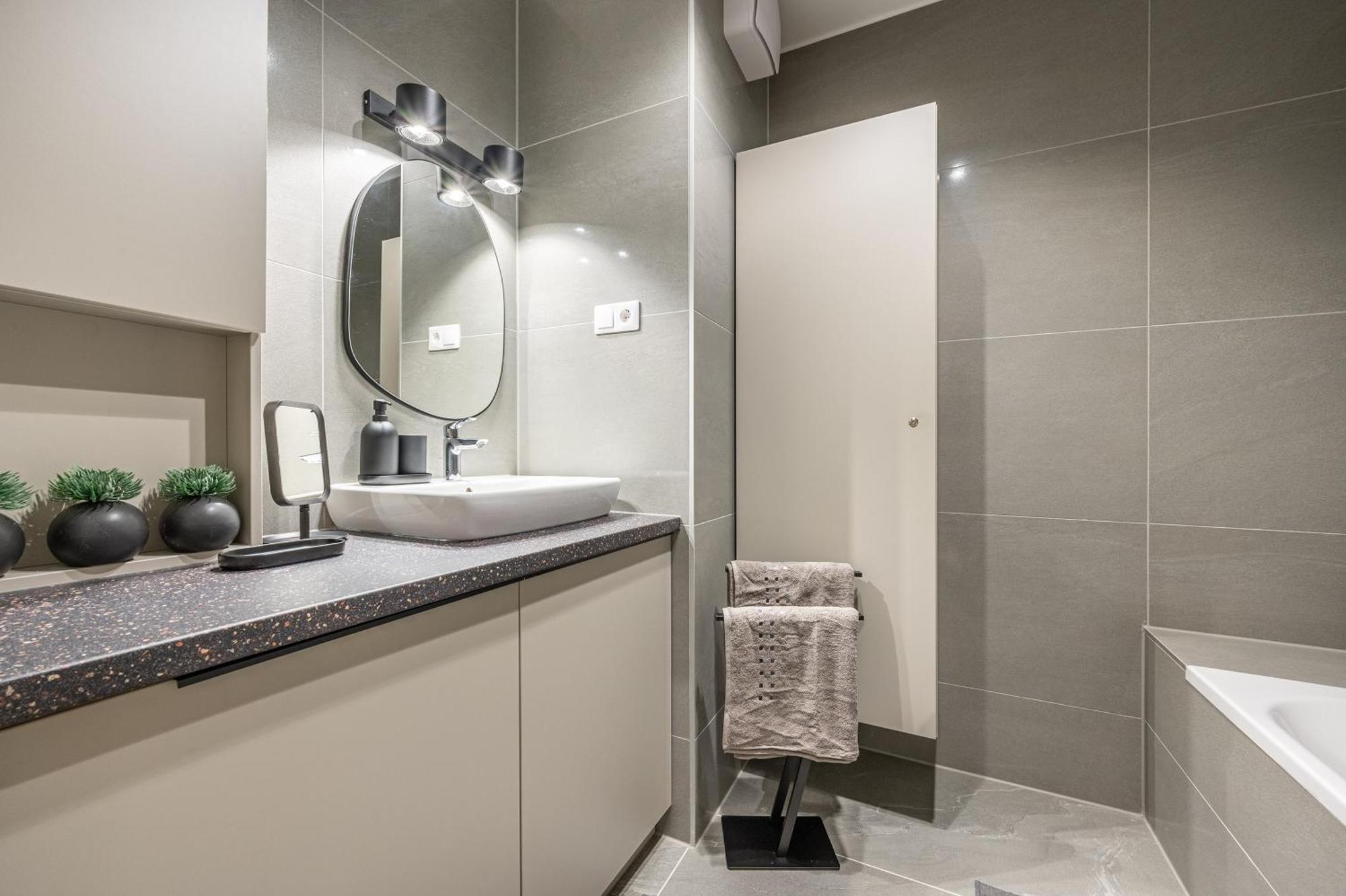 Condo With Balcony @ Downtown Будапеща Екстериор снимка