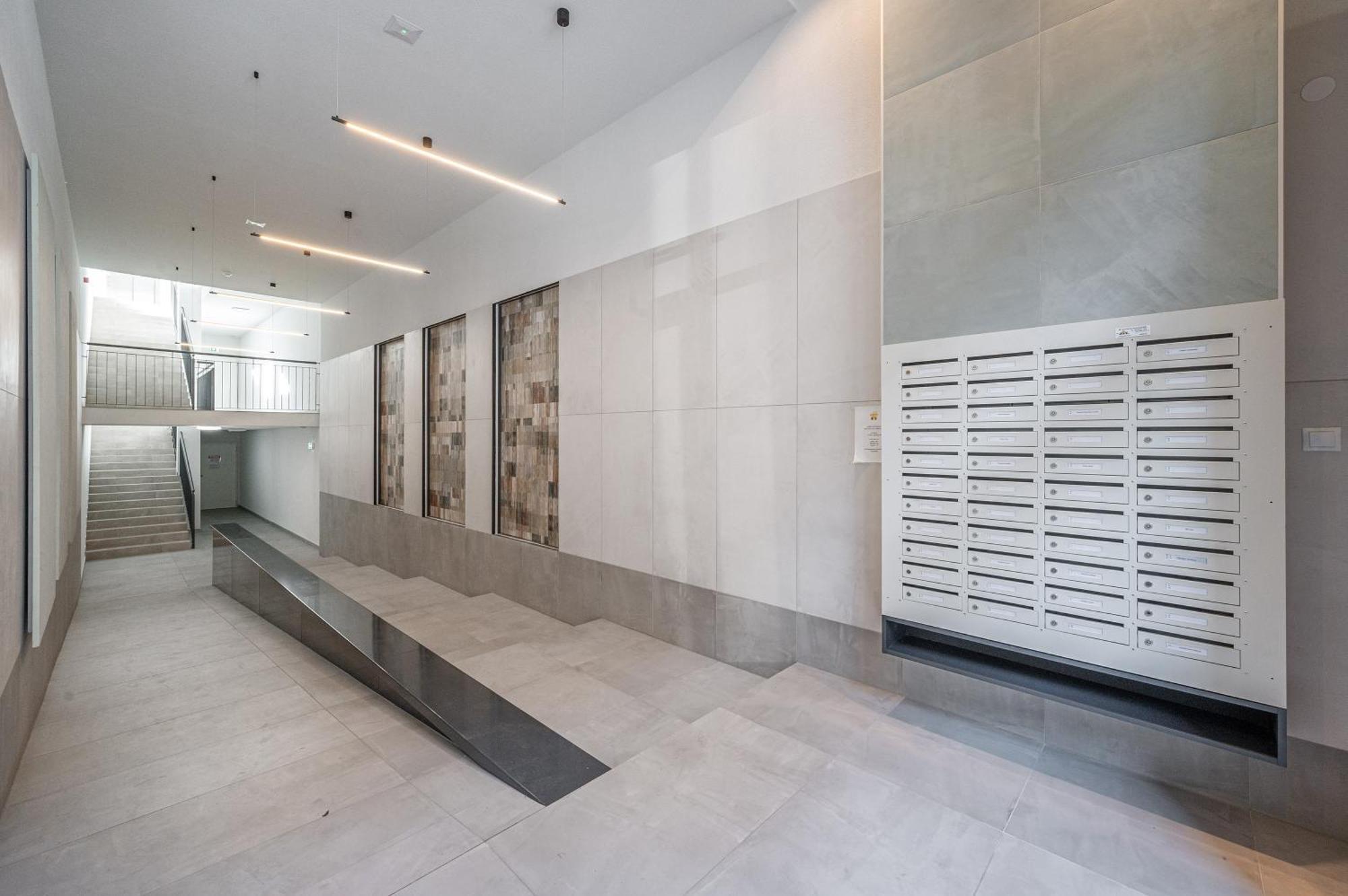 Condo With Balcony @ Downtown Будапеща Екстериор снимка