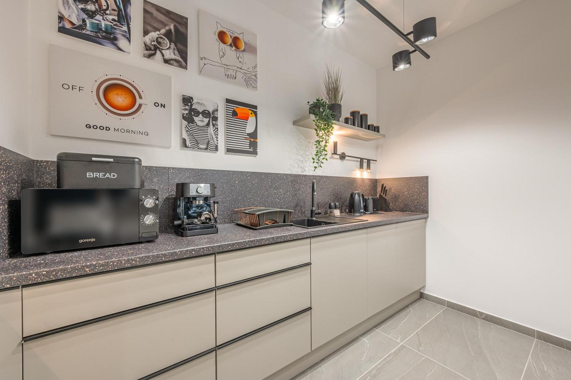 Condo With Balcony @ Downtown Будапеща Екстериор снимка