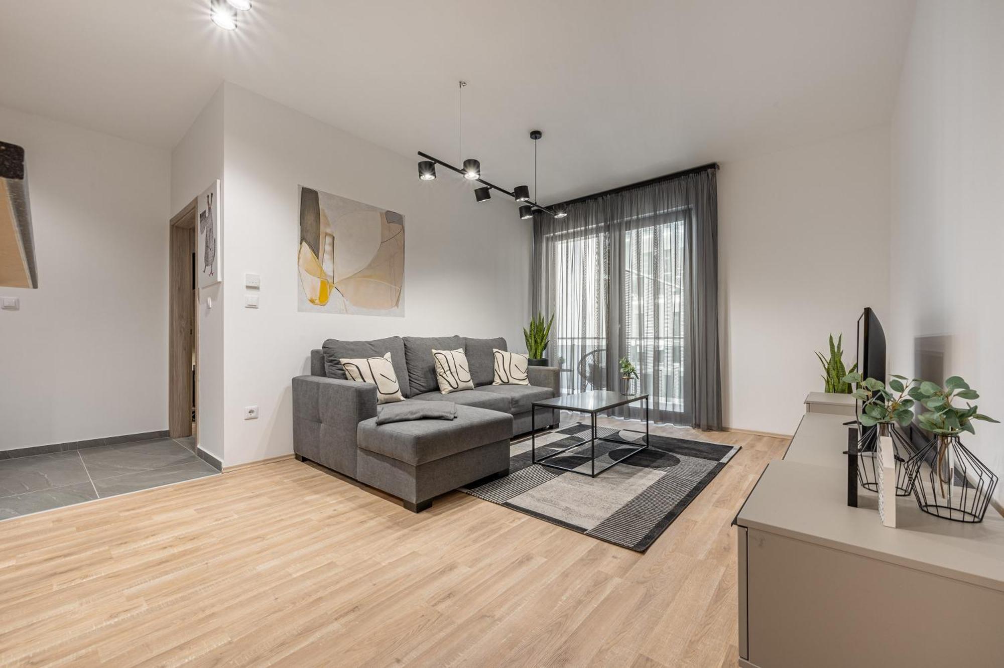 Condo With Balcony @ Downtown Будапеща Екстериор снимка