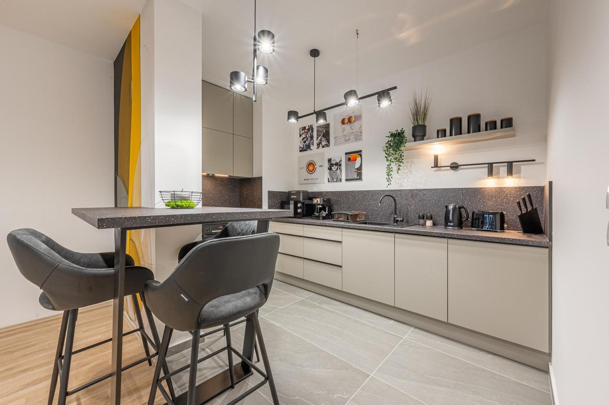 Condo With Balcony @ Downtown Будапеща Екстериор снимка