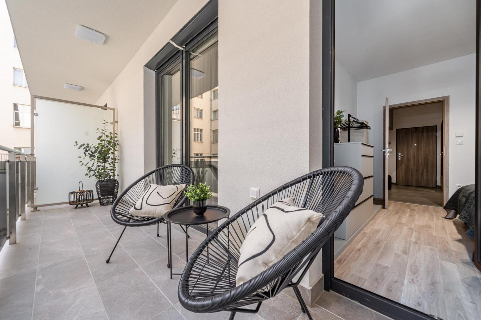 Condo With Balcony @ Downtown Будапеща Екстериор снимка