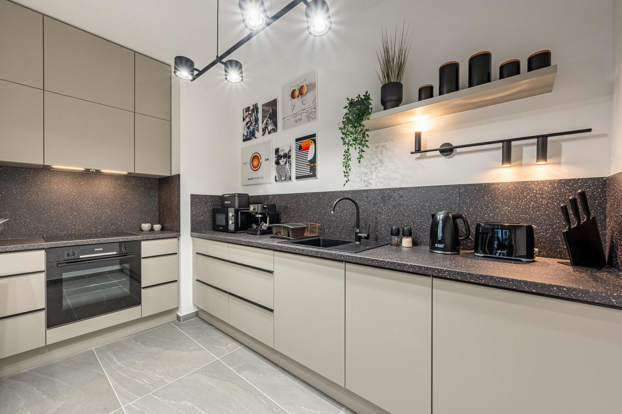 Condo With Balcony @ Downtown Будапеща Екстериор снимка