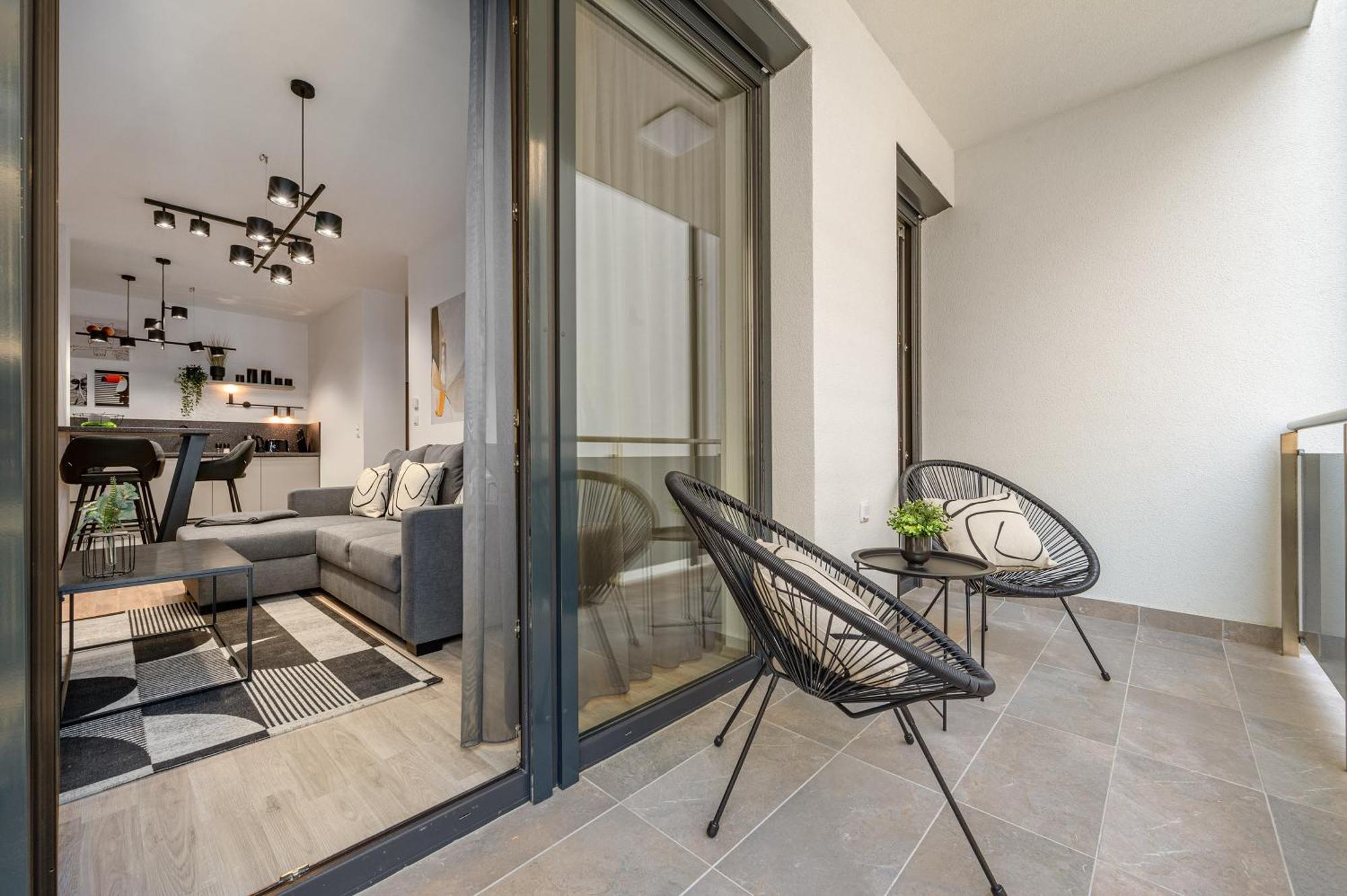 Condo With Balcony @ Downtown Будапеща Екстериор снимка