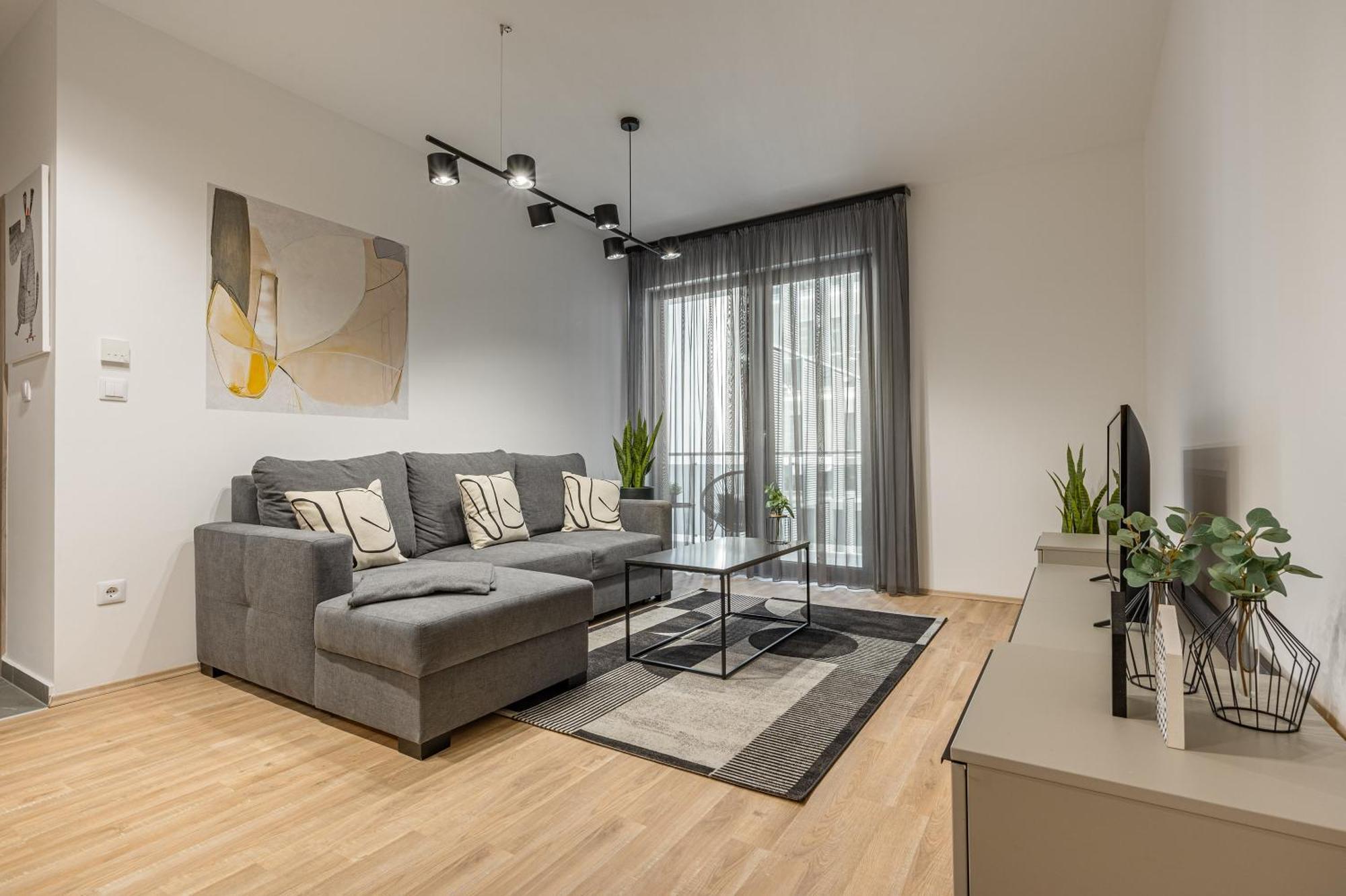 Condo With Balcony @ Downtown Будапеща Екстериор снимка