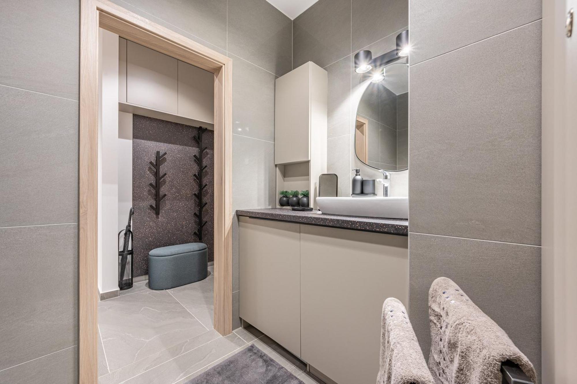 Condo With Balcony @ Downtown Будапеща Екстериор снимка